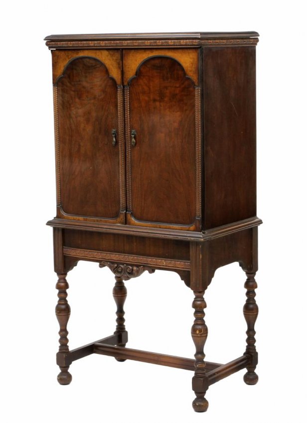 Jacobean style hutch